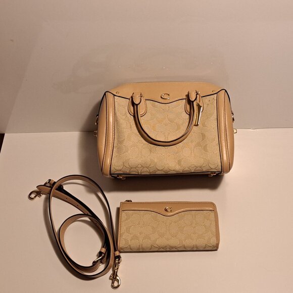 Coach - Picture 1 of 5